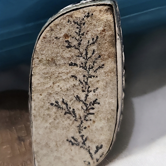 Artistic Stone Ring with Engraved Band - Picture 5 of 6